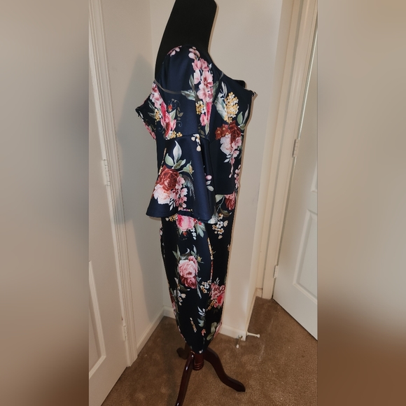 NWT! FTF DRESS ! - Picture 2 of 6